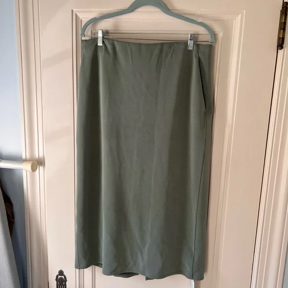 Lululemon Softstreme Highrise Midi Skirt - Picture 9 of 9